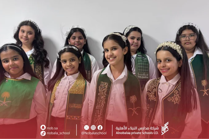 طالبات النبلاء يشاركن في احتفال اليوم الوطني بمكتب مكافحة التسول بالرياض.